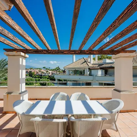 公寓 Luxury Beachfront Penthouse Marbella - Heated Pool & Seaviews 埃斯特波纳