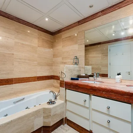 Appartement Luxury Beachfront Penthouse Marbella - Heated Pool & Seaviews *