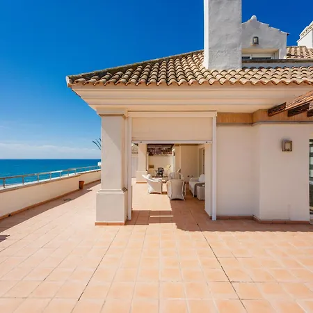 公寓 Luxury Beachfront Penthouse Marbella - Heated Pool & Seaviews