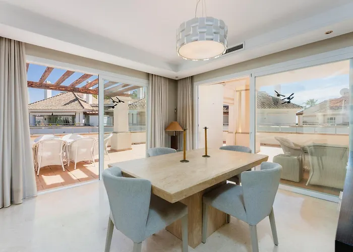 Luxury Beachfront Penthouse Marbella - Heated Pool & Seaviews 公寓 埃斯特波纳