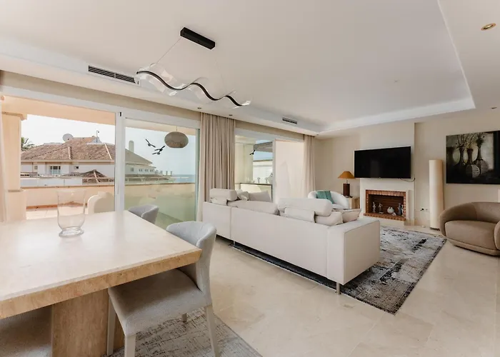 公寓 Luxury Beachfront Penthouse Marbella - Heated Pool & Seaviews