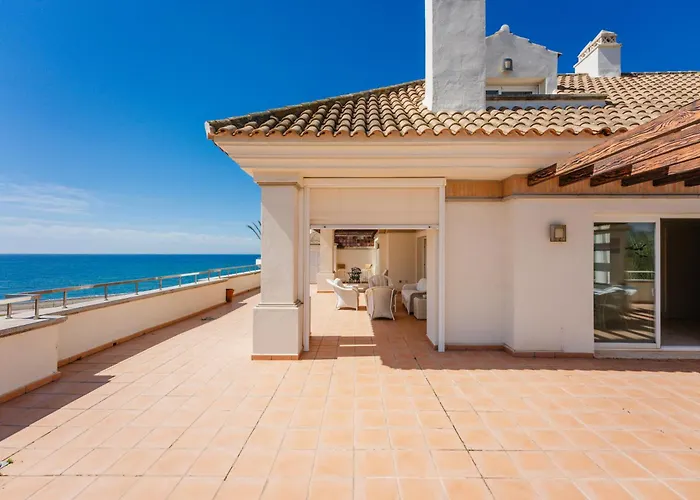 公寓 Luxury Beachfront Penthouse Marbella - Heated Pool & Seaviews