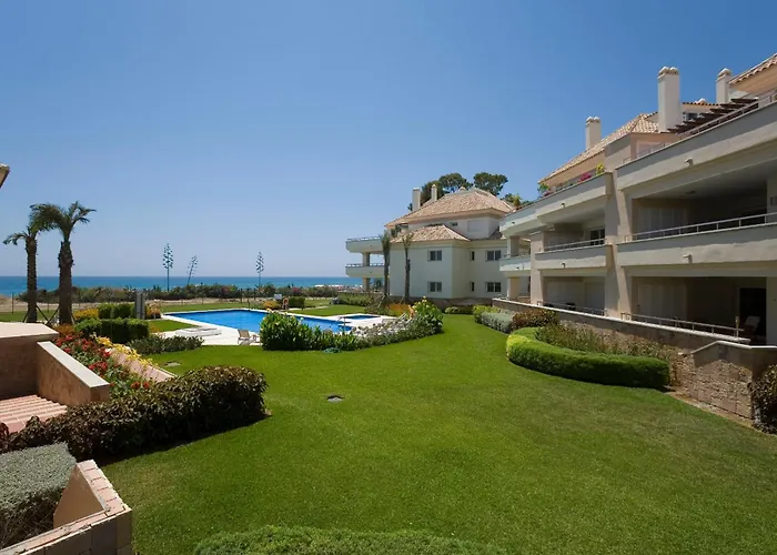 Apartamento Luxury Beachfront Penthouse Marbella - Heated Pool & Seaviews *