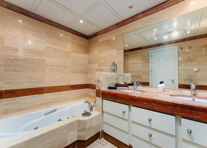 Apartamento Luxury Beachfront Penthouse Marbella - Heated Pool & Seaviews *