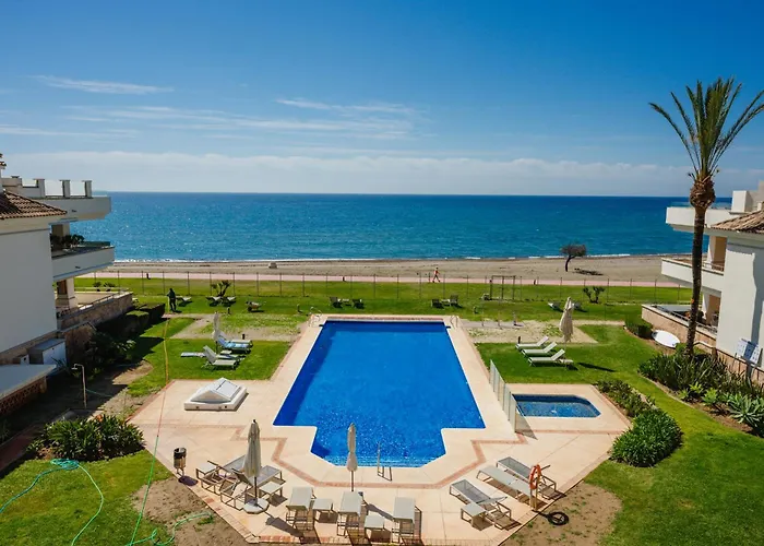 Luxury Beachfront Penthouse Marbella - Heated Pool & Seaviews Estepona