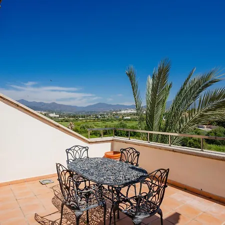Luxury Beachfront Penthouse Marbella - Heated Pool & Seaviews 아파트