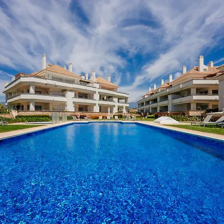 아파트 Luxury Beachfront Penthouse Marbella - Heated Pool & Seaviews