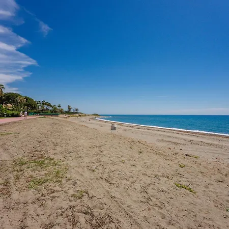 Luxury Beachfront Penthouse Marbella - Heated Pool & Seaviews 아파트