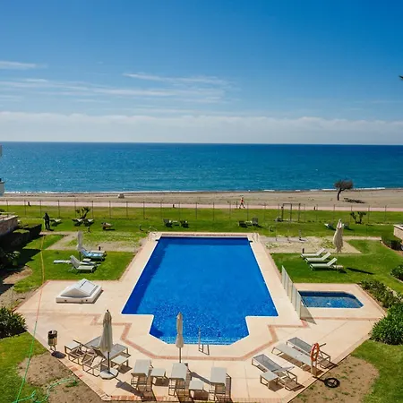 Luxury Beachfront Penthouse Marbella - Heated Pool & Seaviews 에스테포나